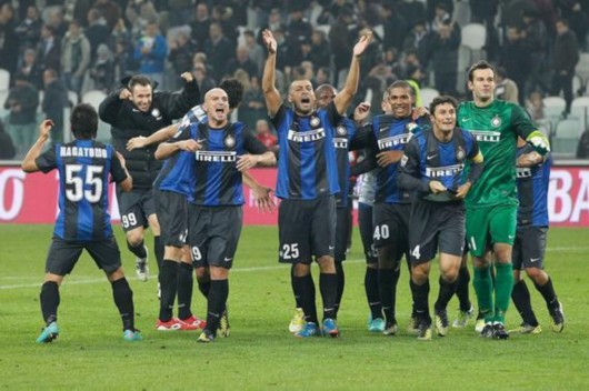 她面对来自 她面对来自