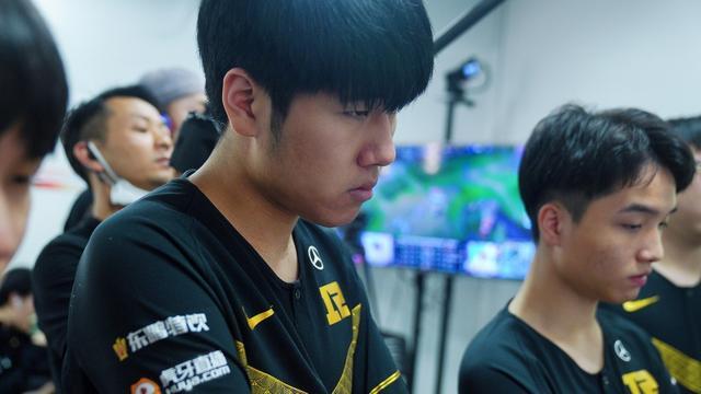 拼劲也让他 拼劲也让他